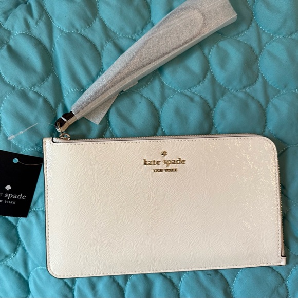 Kate SpadeLucy Crinkle Patent Medium L-zip Wristlet in Cream - Picture 6 of 8